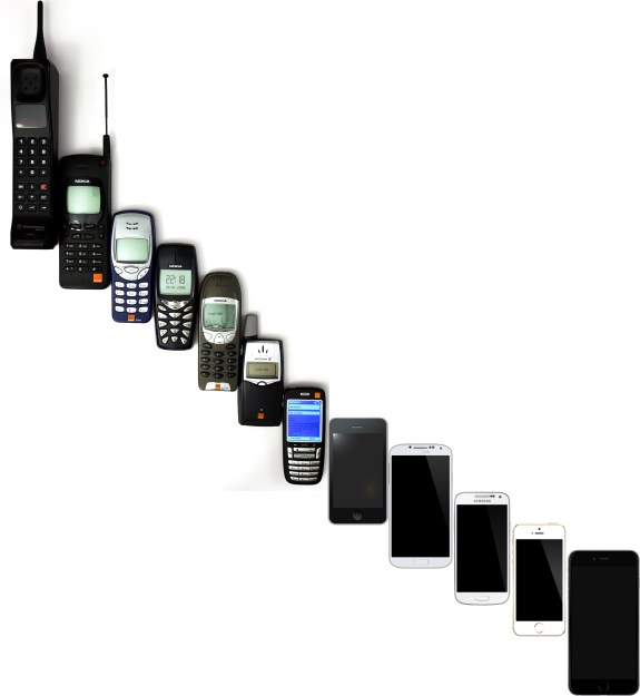 Mobile phone evolution from 1992 to 2014, starting with the Motorola 8900X-2 to the iPhone 6 Plus. (Credit: Jojhnjoy, Wikimedia)
