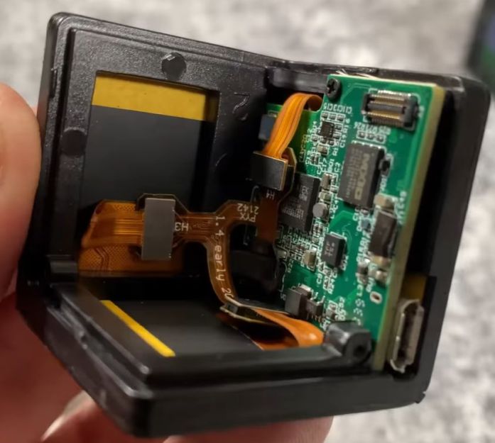The internals of a 2022-era WOWCube block. (Credit: MetalJesusRocks, YouTube)
